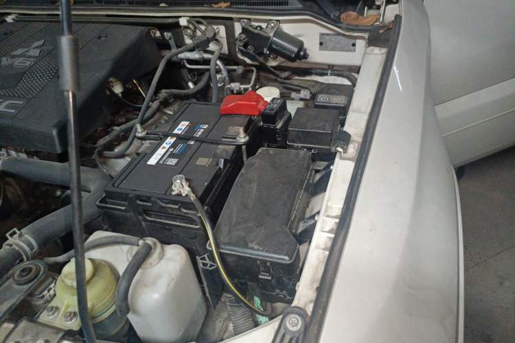 Used Mitsubishi Pajero  Engine Bay Left
