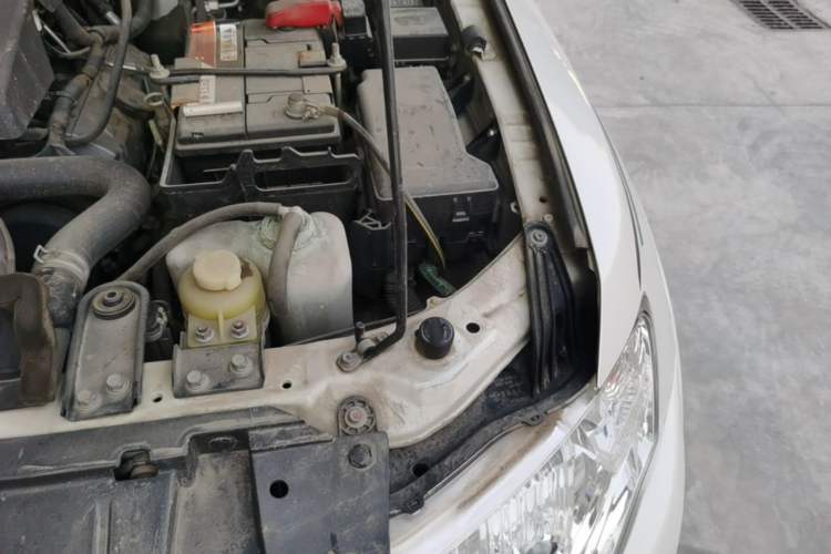 Used Mitsubishi Pajero  Engine Bay Left