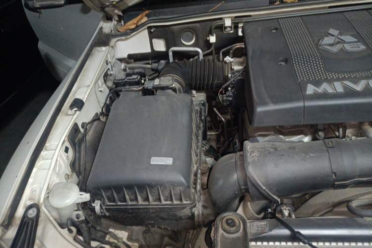 Used Mitsubishi Pajero  Engine Bay Right