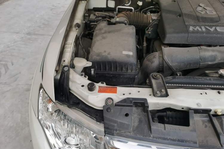 Used Mitsubishi Pajero  Engine Bay Right