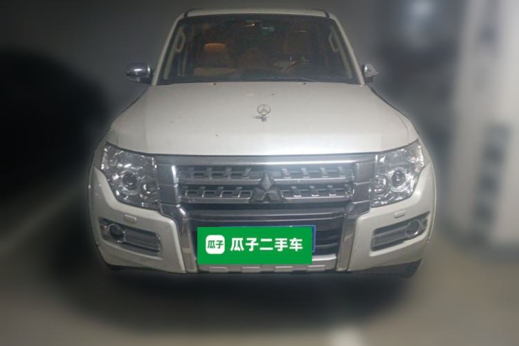 Used Mitsubishi Pajero  Front