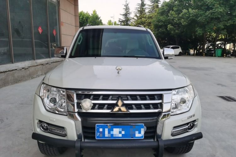 Used Mitsubishi Pajero  Front