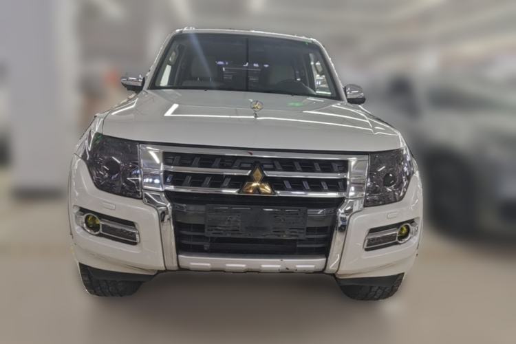 Used Mitsubishi Pajero  Front