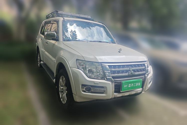 Used Mitsubishi Pajero  Front Right 45 Deg