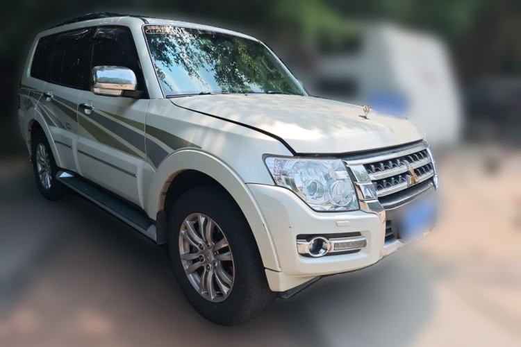 Used Mitsubishi Pajero 2017 V97 3.8L 5-Door GLS Model with Sunroof – Middle East Front Right 45 Deg