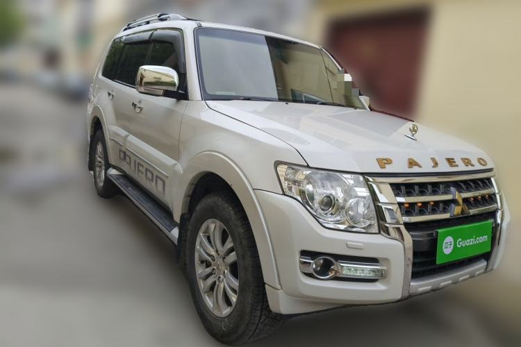 Used Mitsubishi Pajero  Front Right 45 Deg
