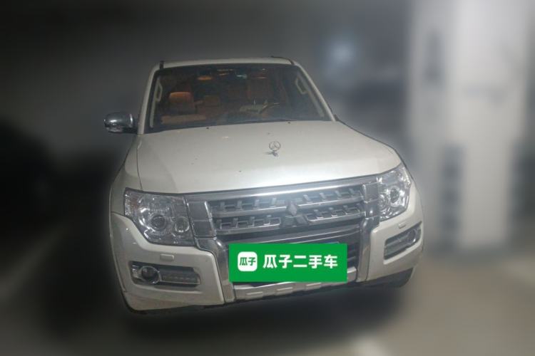 Used Mitsubishi Pajero  Front Right 45 Deg