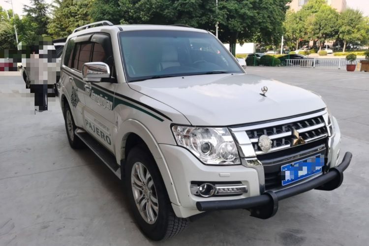 Used Mitsubishi Pajero  Front Right 45 Deg