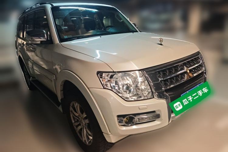 Used Mitsubishi Pajero 2017 V97 3.8L 5-Door GLS Model with Sunroof – Middle East Front Right 45 Deg