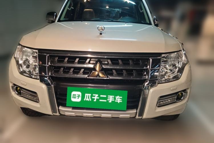 Used Mitsubishi Pajero 2017 V97 3.8L 5-Door GLS Model with Sunroof – Middle East Front