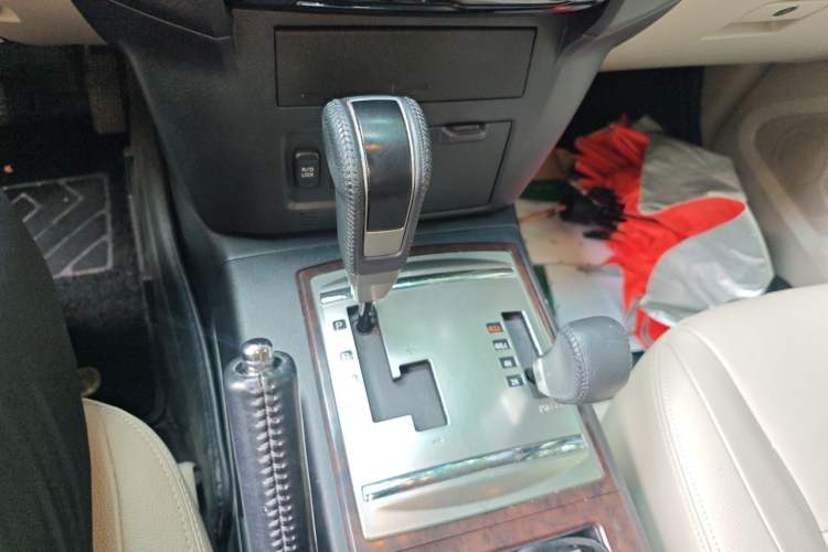 Used Mitsubishi Pajero  Gear Lever