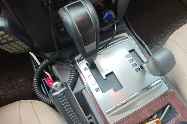 Used Mitsubishi Pajero 2017 V97 3.8L 5-Door GLS Model with Sunroof – Middle East Gear Lever