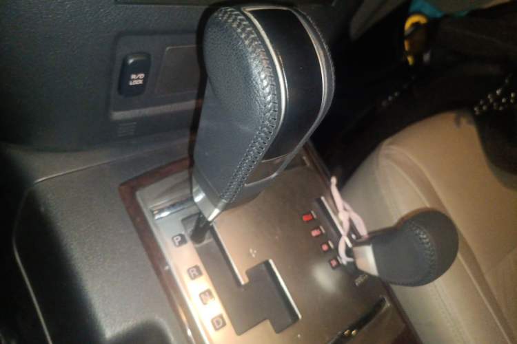 Used Mitsubishi Pajero  Gear Lever