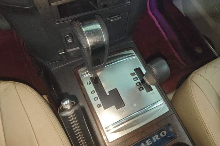 Used Mitsubishi Pajero  Gear Lever