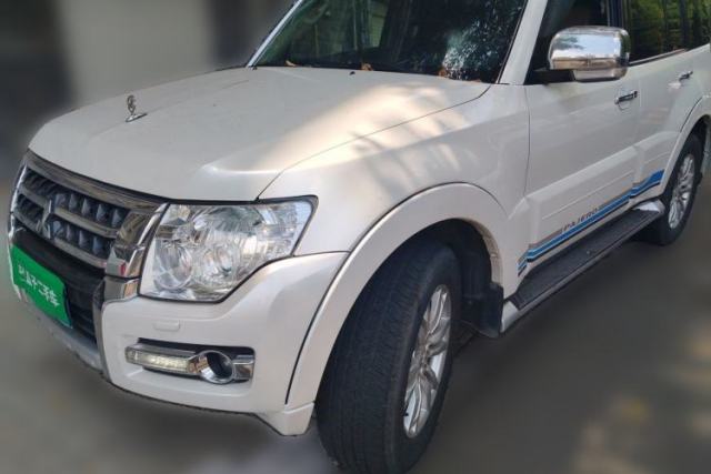 Used Mitsubishi Pajero 2017 V97 3.8L 5-Door GLS Model with Sunroof – U.S. Specification