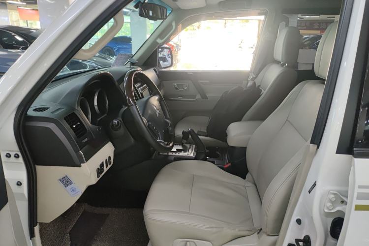 Used Mitsubishi Pajero 2017 V97 3.8L 5-Door GLS Model with Sunroof – U.S. Specification Left Front Seat