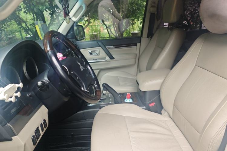 Used Mitsubishi Pajero  Left Front Seat