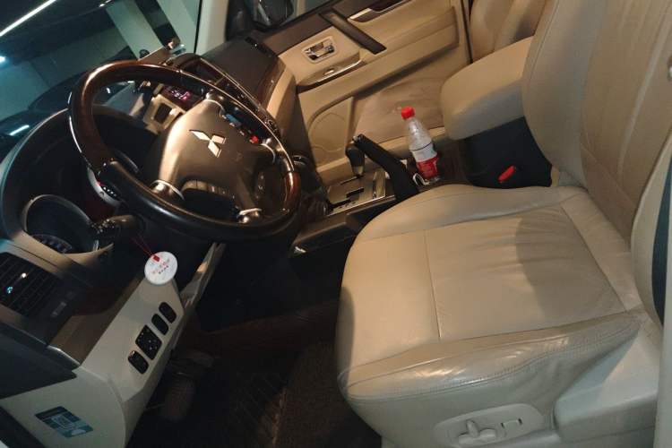 Used Mitsubishi Pajero 2017 V97 3.8L 5-Door GLS Model with Sunroof – Middle East Left Front Seat