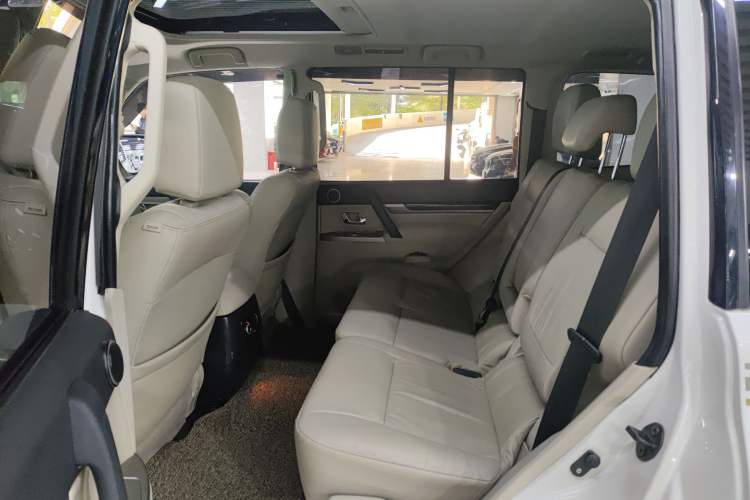 Used Mitsubishi Pajero 2017 V97 3.8L 5-Door GLS Model with Sunroof – U.S. Specification Left Rear Seat