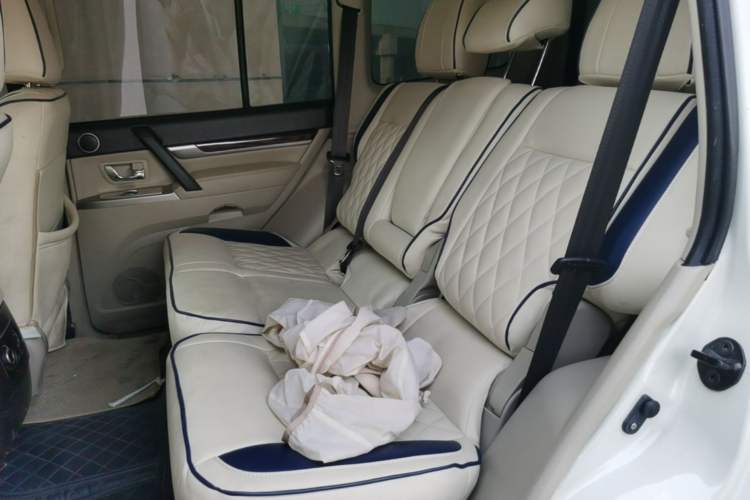 Used Mitsubishi Pajero  Left Rear Seat
