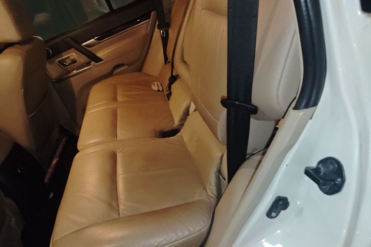 Used Mitsubishi Pajero 2017 V97 3.8L 5-Door GLS Model with Sunroof – Middle East Left Rear Seat