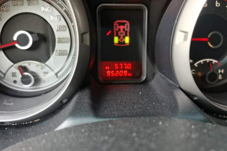 Used Mitsubishi Pajero  Odometer Close Up