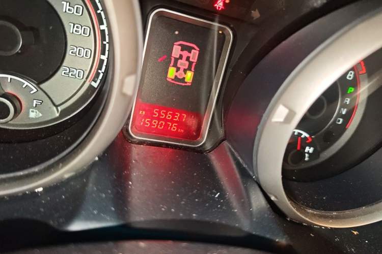 Used Mitsubishi Pajero 2017 V97 3.8L 5-Door GLS Model with Sunroof – Middle East Odometer Close Up