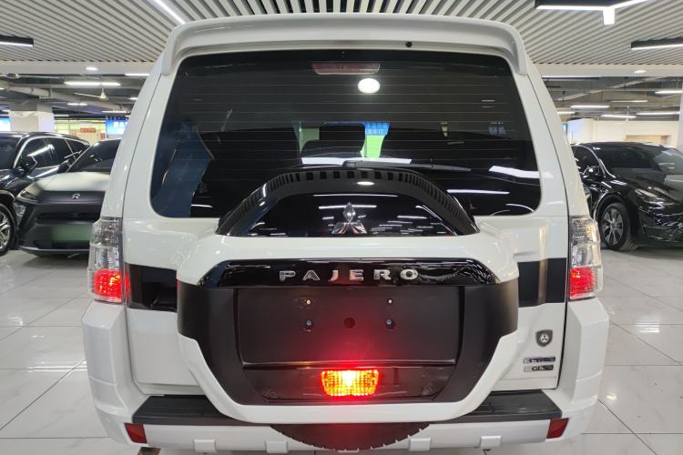 Used Mitsubishi Pajero 2017 V97 3.8L 5-Door GLS Model with Sunroof – U.S. Specification Rear