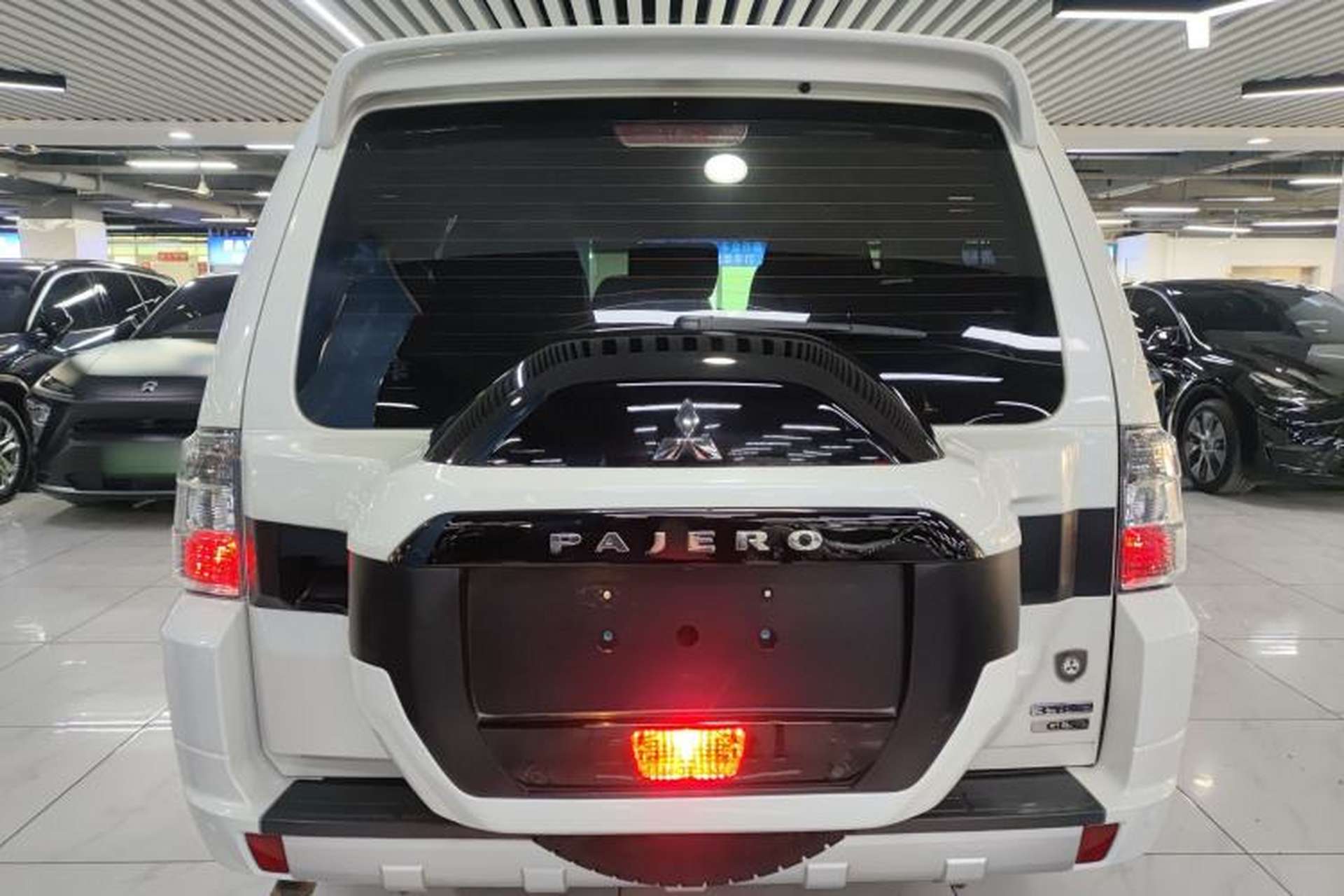 Used Mitsubishi Pajero 2017 V97 3.8L 5-Door GLS Model with Sunroof – U.S. Specification Rear