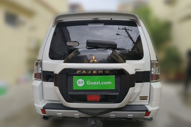 Used Mitsubishi Pajero  Rear
