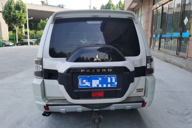 Used Mitsubishi Pajero  Rear