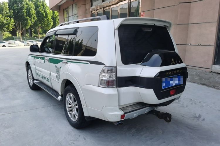 Used Mitsubishi Pajero  Rear Left 45 Deg