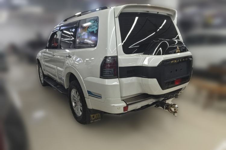 Used Mitsubishi Pajero  Rear Left 45 Deg