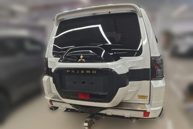 Used Mitsubishi Pajero  Rear