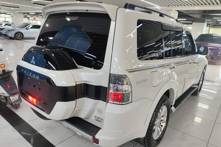 Used Mitsubishi Pajero 2017 V97 3.8L 5-Door GLS Model with Sunroof – U.S. Specification Rear Right 45 Deg