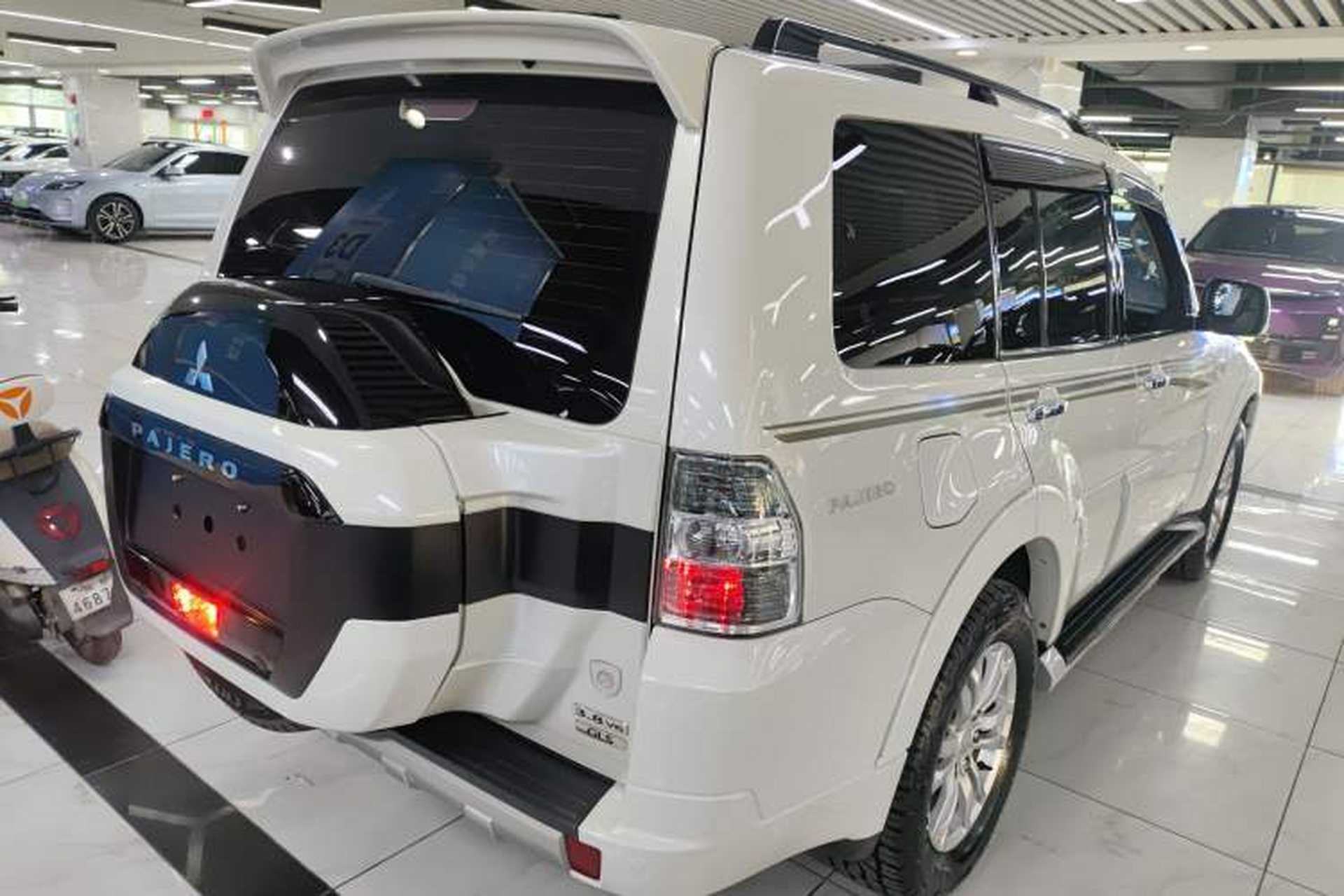 Used Mitsubishi Pajero 2017 V97 3.8L 5-Door GLS Model with Sunroof – U.S. Specification Rear Right 45 Deg