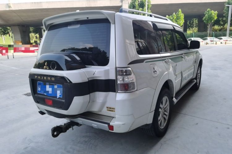 Used Mitsubishi Pajero  Rear Right 45 Deg