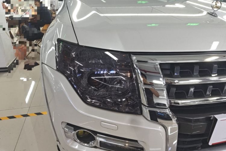 Used Mitsubishi Pajero  Right Front Headlight