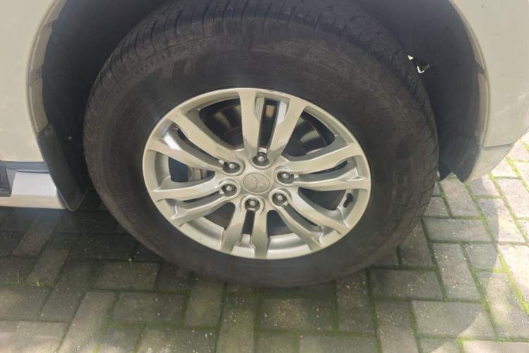 Used Mitsubishi Pajero  Right Front Wheel Hub