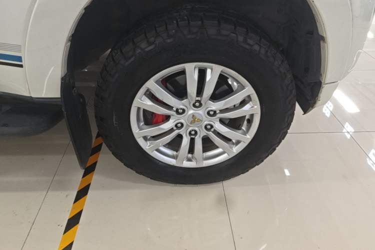 Used Mitsubishi Pajero  Right Front Wheel Hub