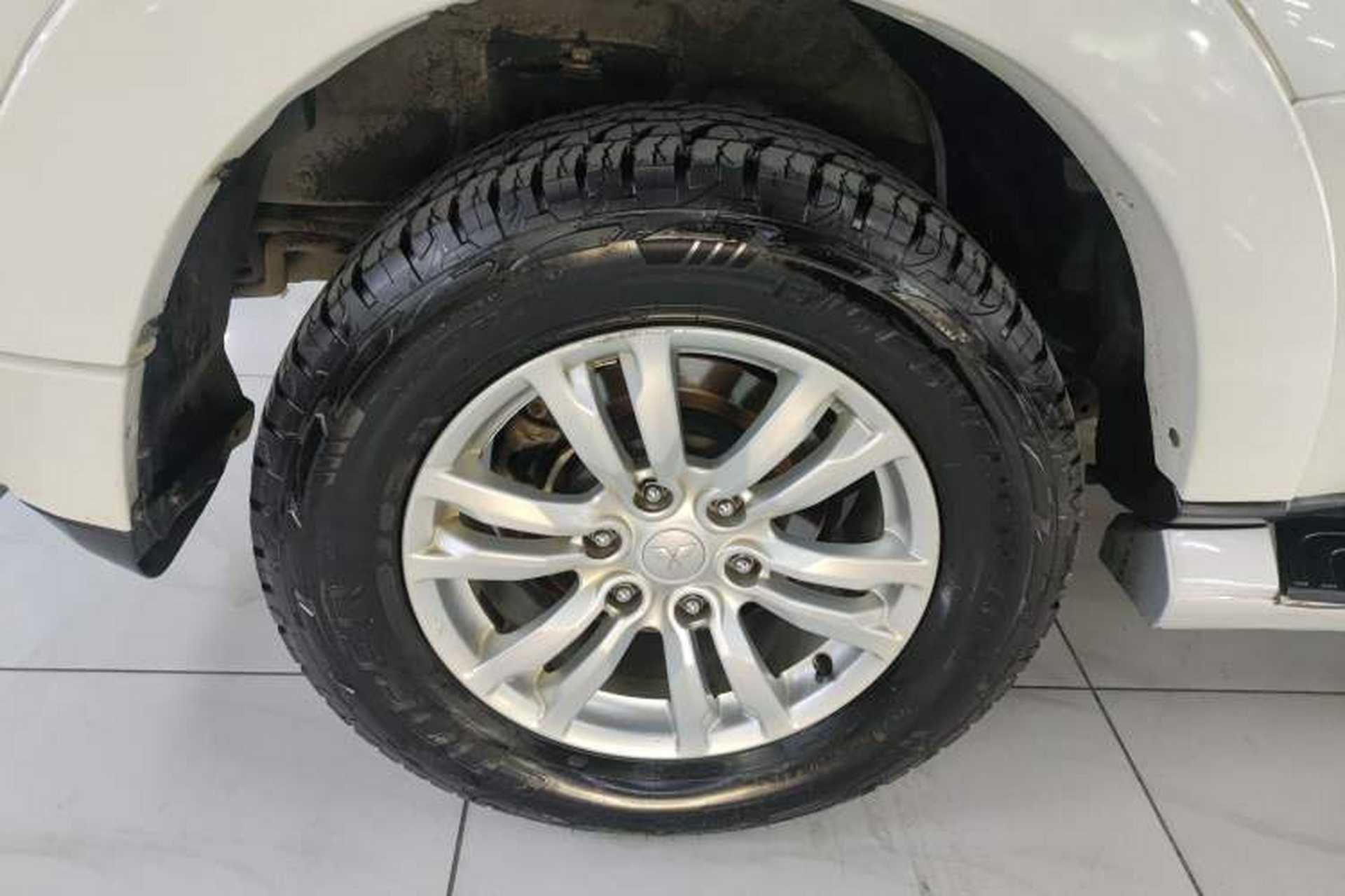 Used Mitsubishi Pajero 2017 V97 3.8L 5-Door GLS Model with Sunroof – U.S. Specification Right Rear Wheel Hub