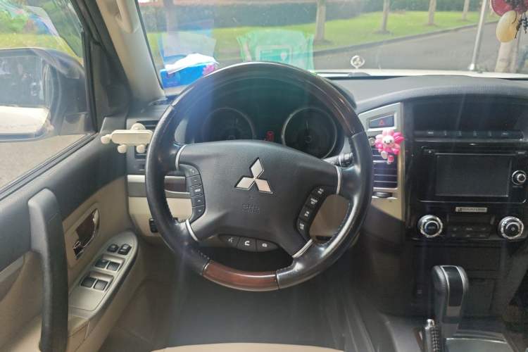 Used Mitsubishi Pajero  Steering Wheel