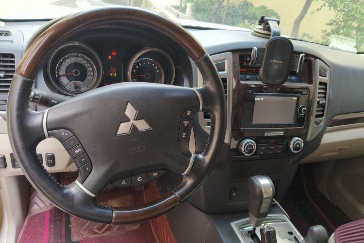 Used Mitsubishi Pajero  Steering Wheel
