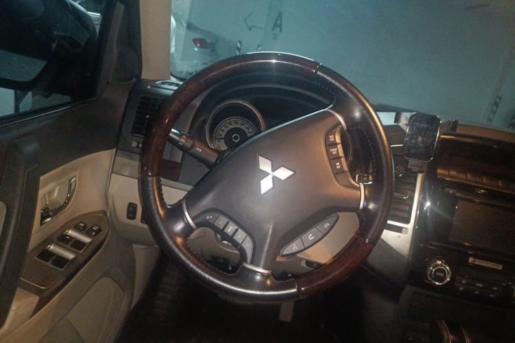 Used Mitsubishi Pajero  Steering Wheel