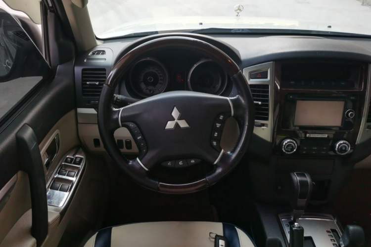 Used Mitsubishi Pajero  Steering Wheel