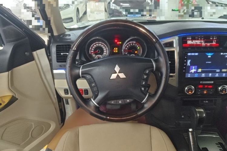 Used Mitsubishi Pajero  Steering Wheel