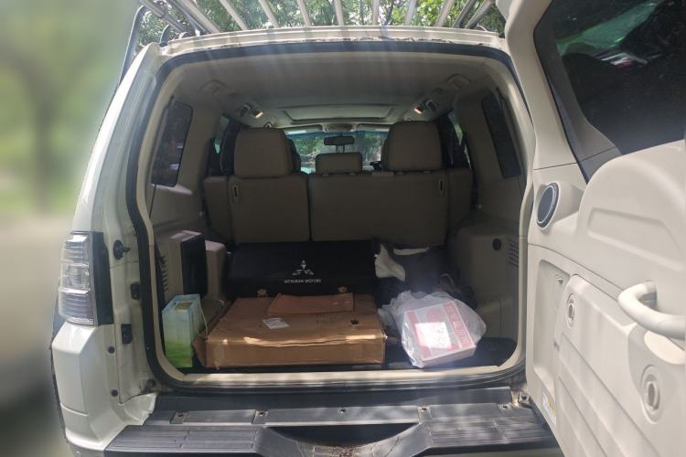 Used Mitsubishi Pajero  Trunk