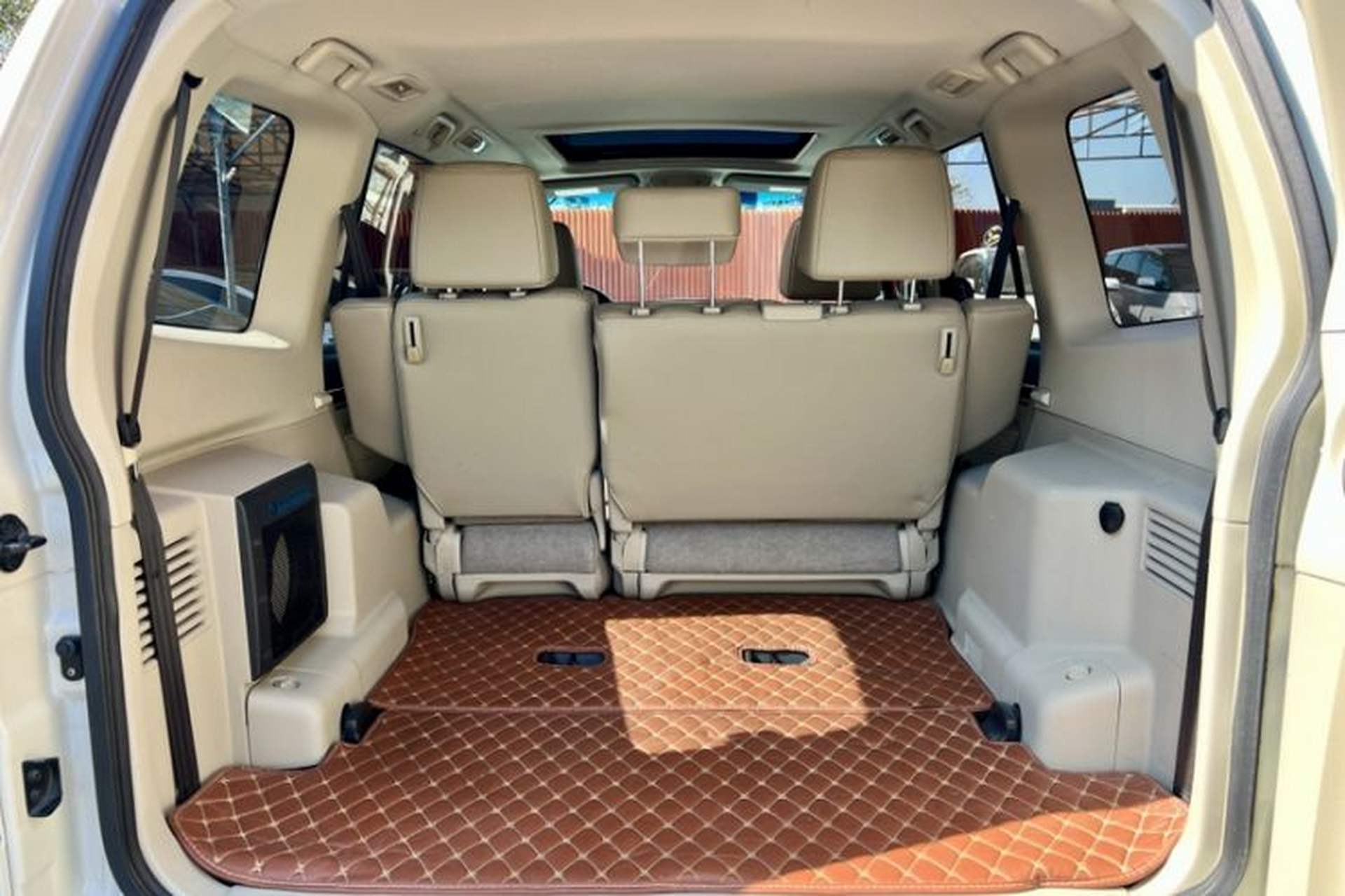 Used Mitsubishi Pajero 2017 V97 3.8L 5-Door GLS Model with Sunroof – Middle East Trunk