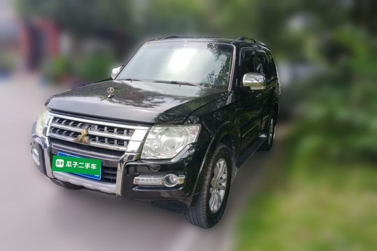 Used Mitsubishi Pajero Pajero, 3.8-liter displacement, 184 horsepower, seven seats. Guazi used car, China used car export, Used car for sale, Used cars, Cheapest cars for sale