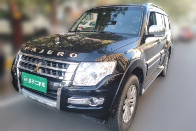 Used Mitsubishi Pajero Automatic 3.8L with sunroof, 7-seater